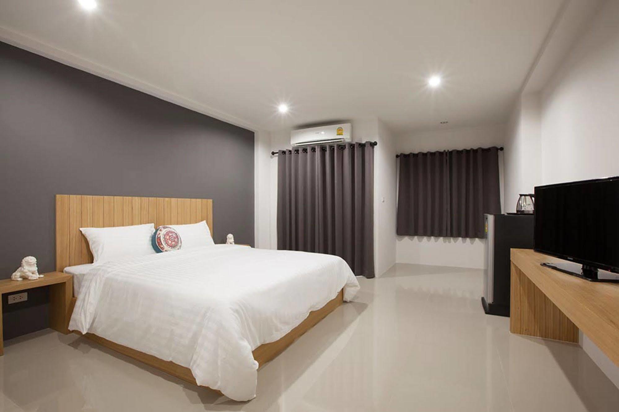 Pixel Hostel Phuket Airport Thalang Exterior photo